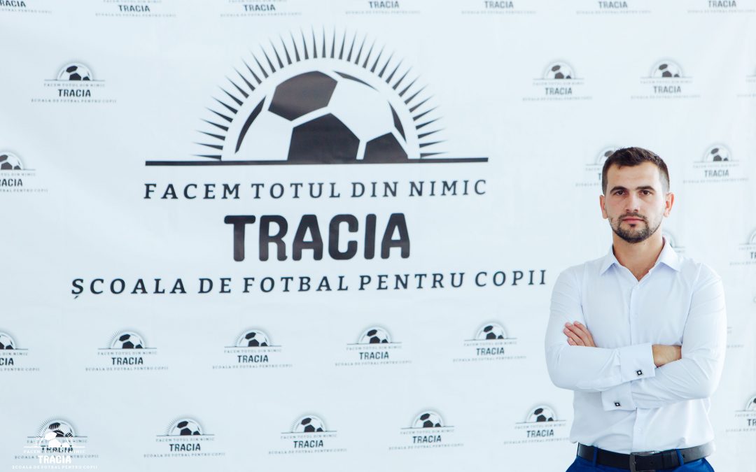 Șut și…goool! Moldoveanul care provoacă sute de copii să debuteze în viață cu un meci de fotbal.