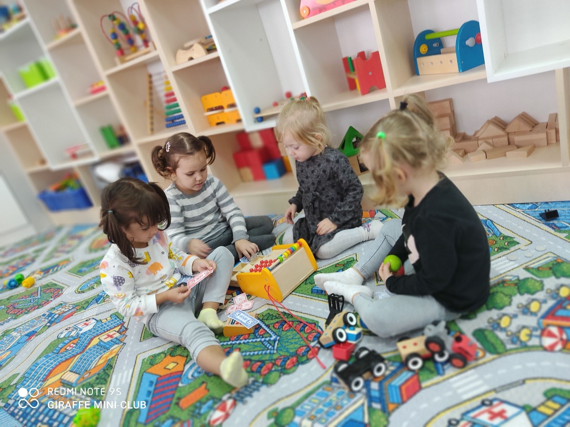 5 abilități pe care le poate dezvolta copilul frecventând Centrul educațional „Giraffe”