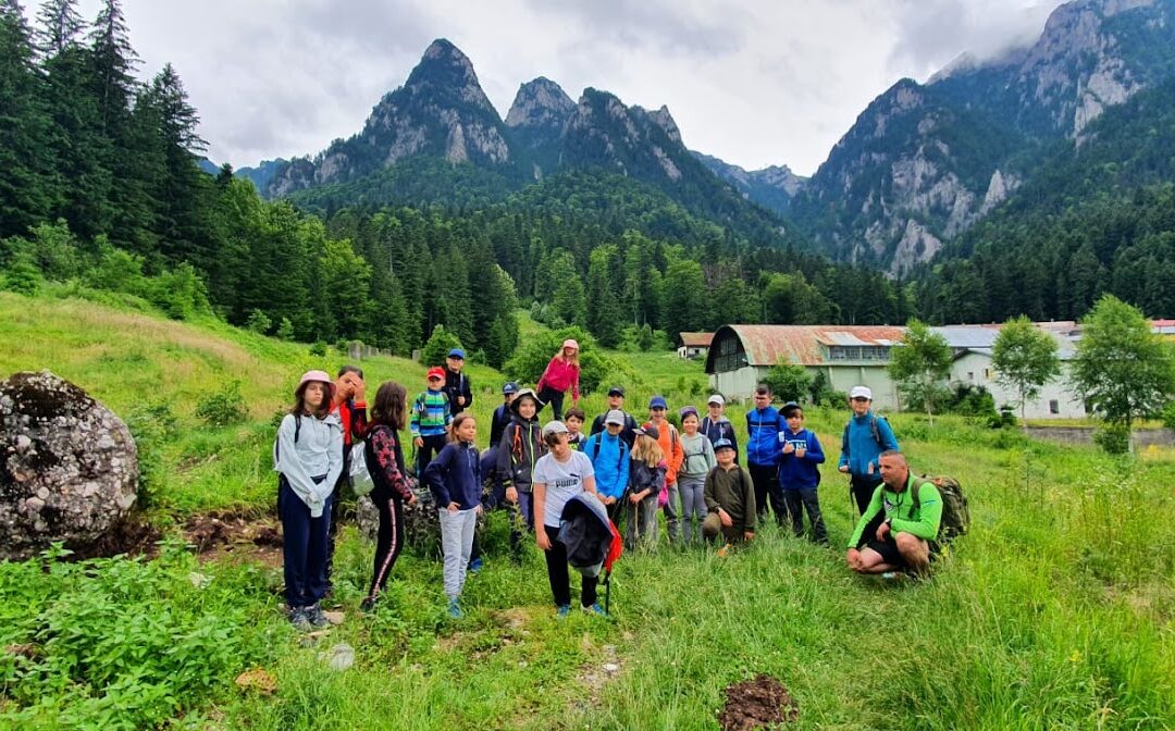 Tabără în țară sau în afara țării? Experiența noastră la tabără în România + lista taberelor din Chișinău!