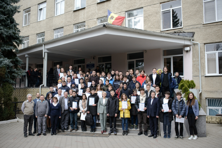 60 de elevi au fost premiați în cadrul Olimpiadei Republicane la Matematică