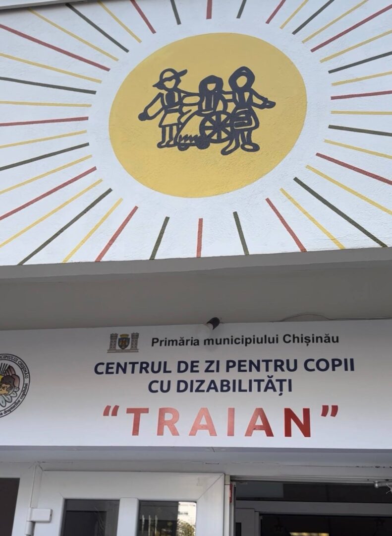 Centrul „TRAIAN” din Chișinău are locuri disponibile pentru copii cu dizabilități. Ce servicii oferă